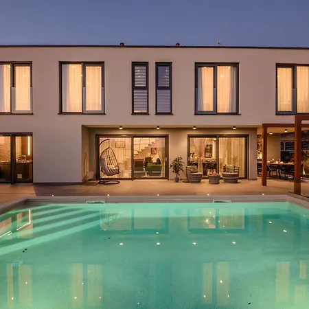 Carlotta 빌라 비지나다