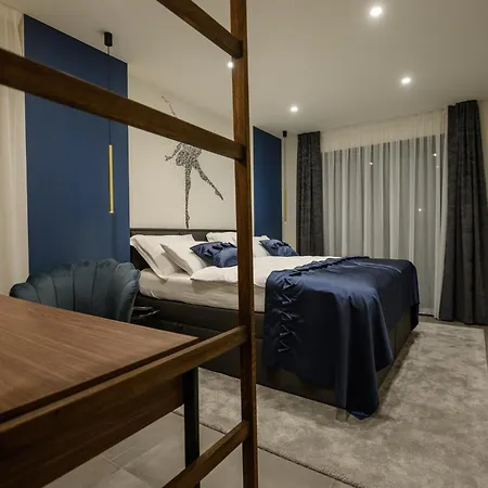 فيلة Carlotta Vižinada